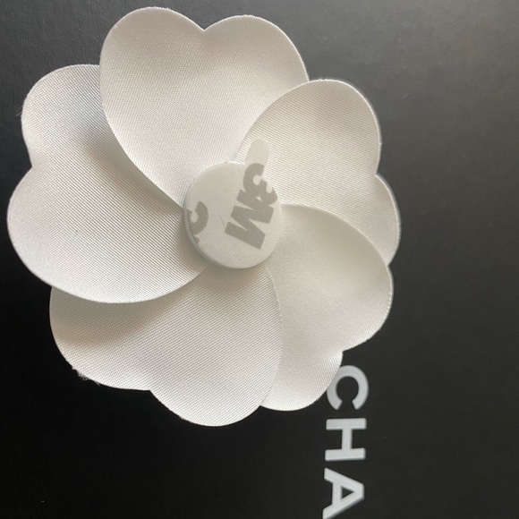 Chanel Camillia - Picture 4 of 5